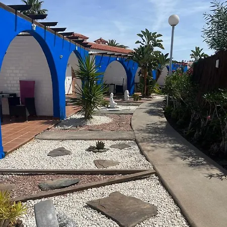Rainbow Golf Bungalows, Gay Men-only פארק נופש